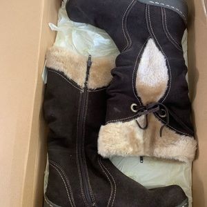 Bass Boots Water resistant brown fur EUC 8